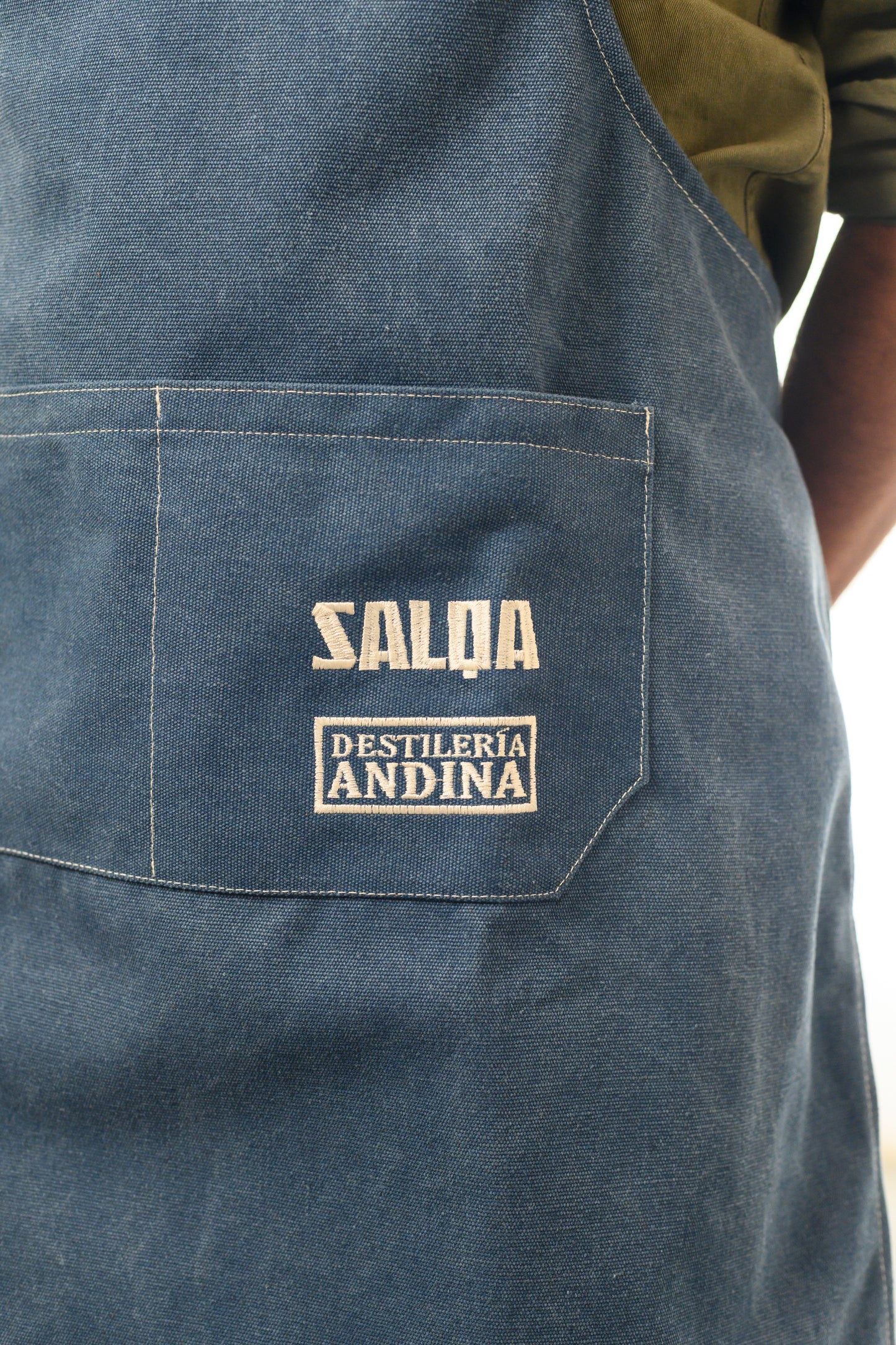 
                  
                    Mandil SALQA
                  
                